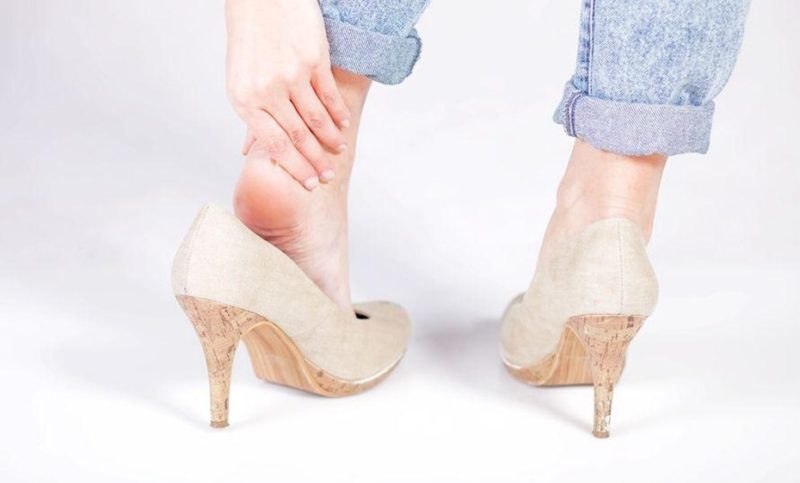 9 mẹo chọn giày cao gót không làm đau chân