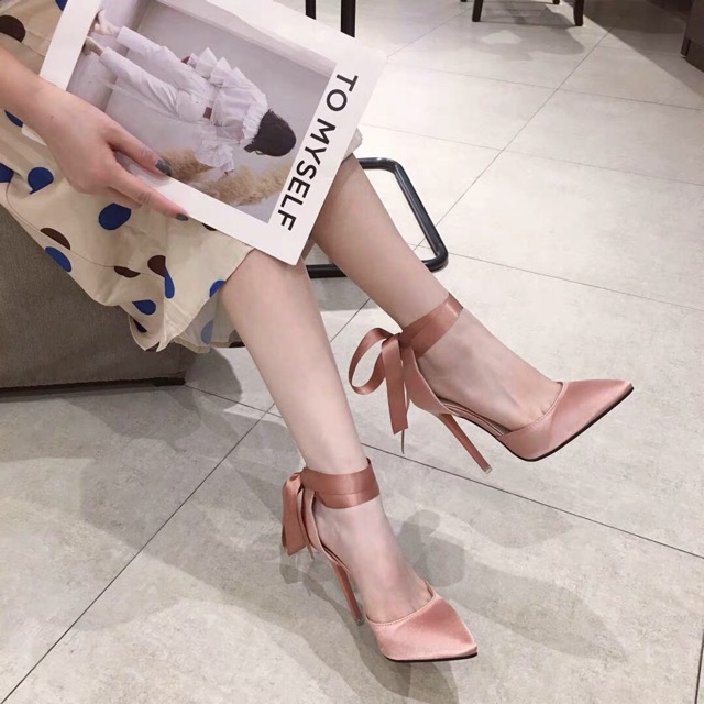 Những mẫu giày cao gót sành điệu mà bạn không thể bỏ qua 